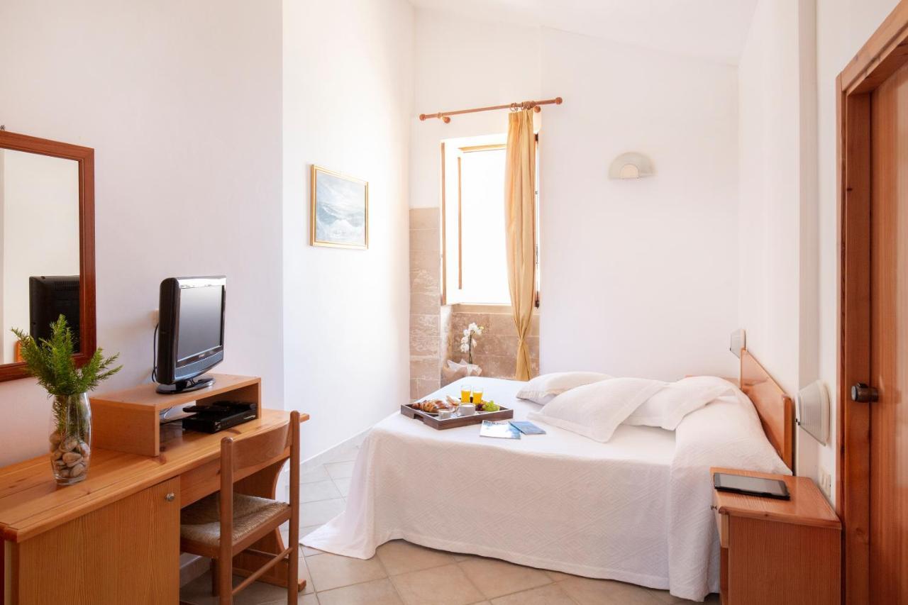 Hotel Punta San Francesco Весте Екстериор снимка