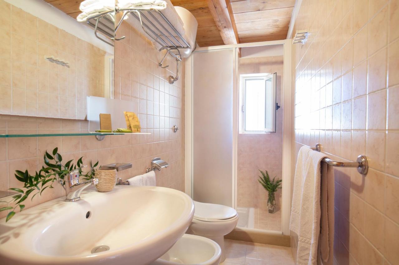 Hotel Punta San Francesco Весте Екстериор снимка