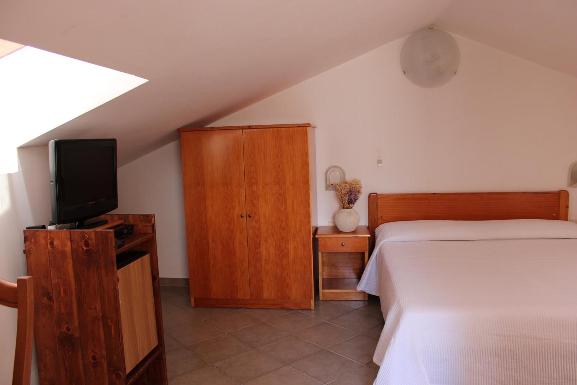 Hotel Punta San Francesco Весте Екстериор снимка