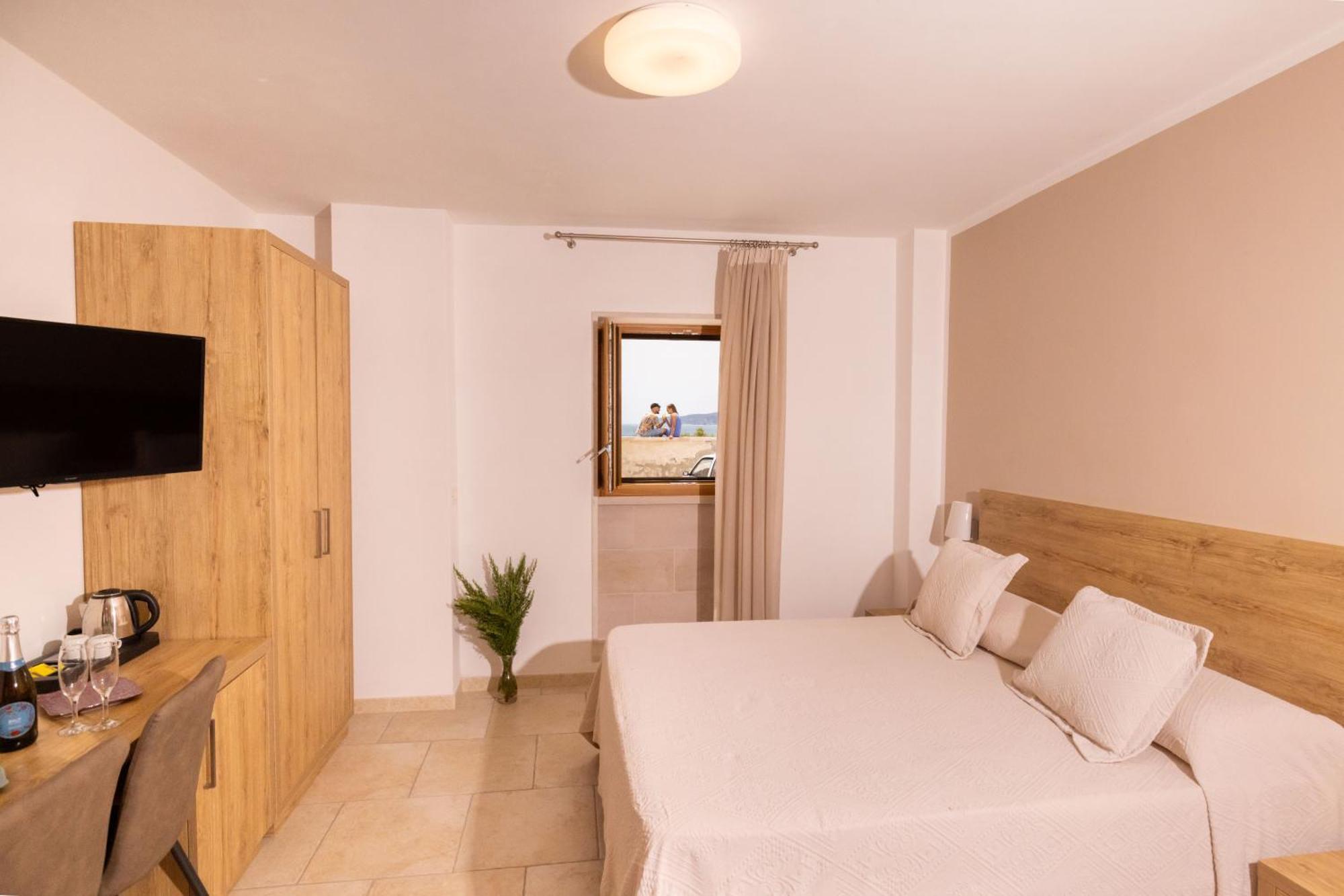 Hotel Punta San Francesco Весте Екстериор снимка