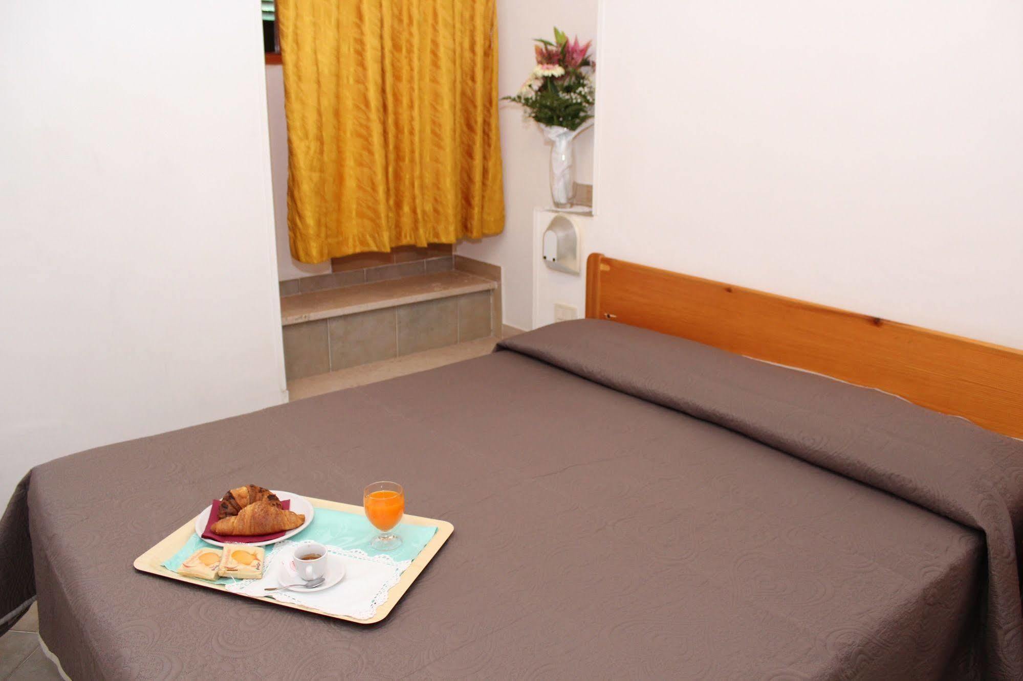 Hotel Punta San Francesco Весте Екстериор снимка