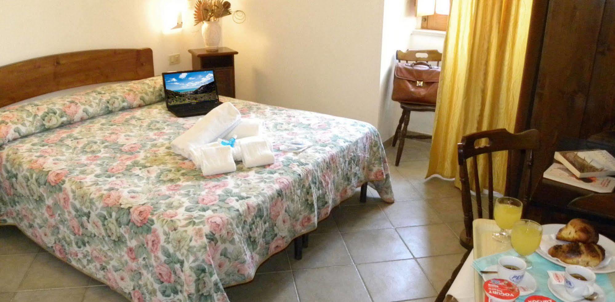 Hotel Punta San Francesco Весте Екстериор снимка